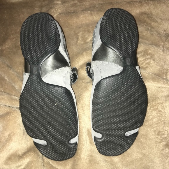 Ladies Ecko Red Silver sneaker - Picture 2 of 5